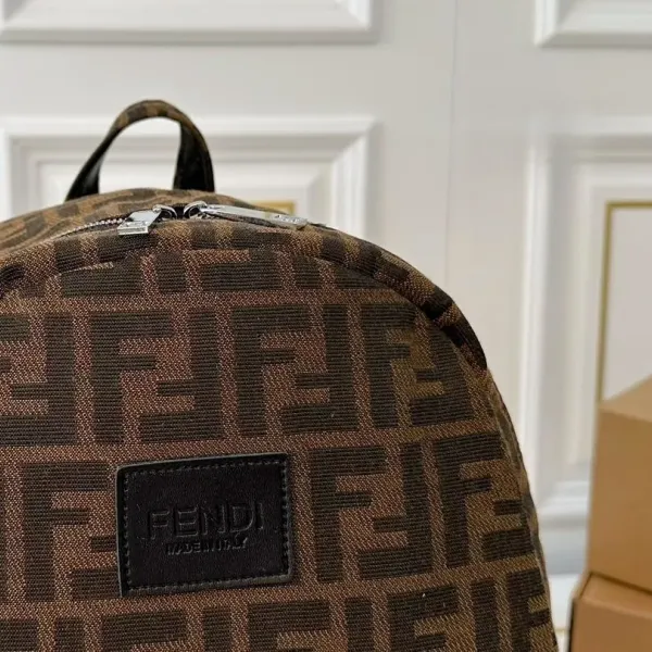【FENDI 公式旗艦店】フェンディ リュックサック 当日出荷 好評に付き再入荷!32*37CM 240720 【FENDI 公式旗艦店】フェンディ リュックサック 当日出荷 好評に付き再入荷!32*37CM 240720