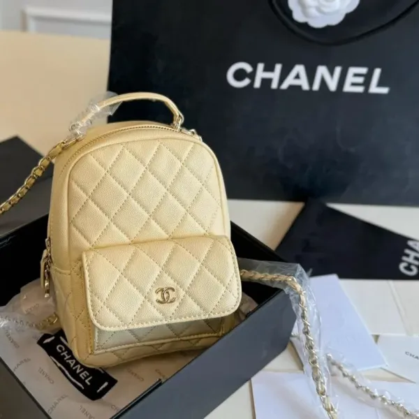 【CHANEL 公式旗艦店】シャネル リュックサック 当日出荷 好評に付き再入荷！13*19CM  240723