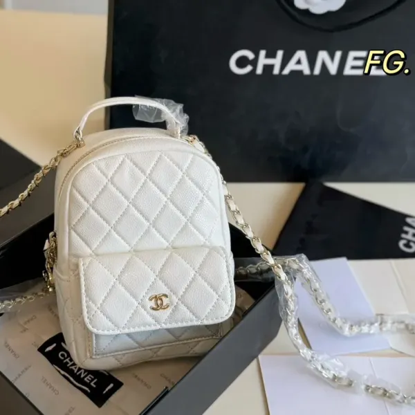 【CHANEL 公式旗艦店】シャネル リュックサック 当日出荷 好評に付き再入荷！13*19CM  240723