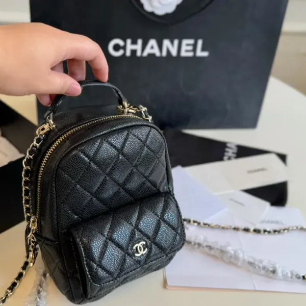 【CHANEL 公式旗艦店】シャネル リュックサック 当日出荷 好評に付き再入荷！13*19CM  240723