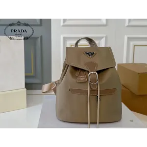 【PRADA  公式 旗艦店】プラダ   リュックサック当日出荷 好評に付き再入荷！27*30CM  240719