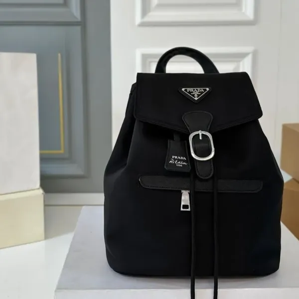 【PRADA  公式 旗艦店】プラダ   リュックサック当日出荷 好評に付き再入荷！27*30CM  240719