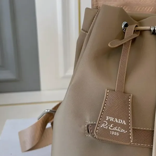 【PRADA  公式 旗艦店】プラダ   リュックサック当日出荷 好評に付き再入荷！27*30CM  240719