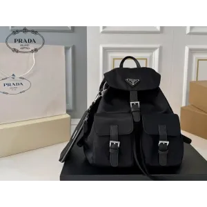 【PRADA  公式 旗艦店】プラダ   リュックサック当日出荷 好評に付き再入荷！30*33CM  240719