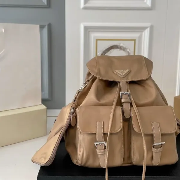 【PRADA 公式 旗艦店】プラダ リュックサック当日出荷 好評に付き再入荷!30*33CM 240719 【PRADA 公式 旗艦店】プラダ リュックサック当日出荷 好評に付き再入荷!30*33CM 240719