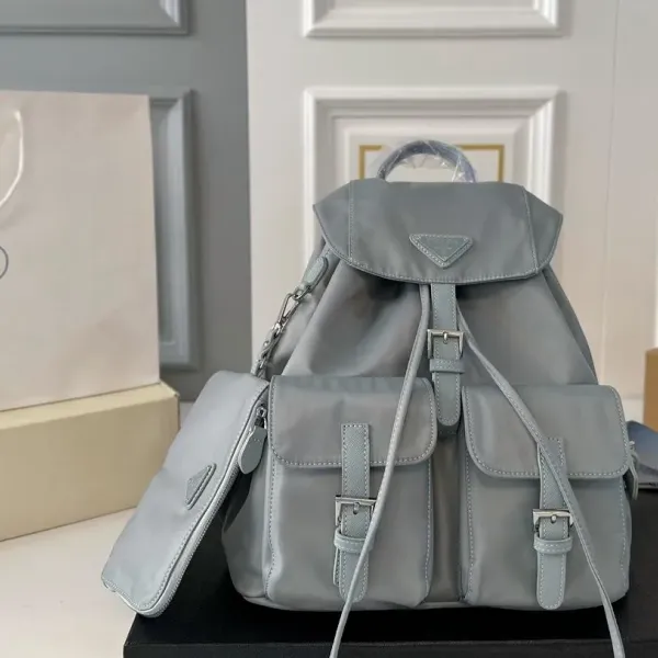 【PRADA 公式 旗艦店】プラダ リュックサック当日出荷 好評に付き再入荷!30*33CM 240719 【PRADA 公式 旗艦店】プラダ リュックサック当日出荷 好評に付き再入荷!30*33CM 240719