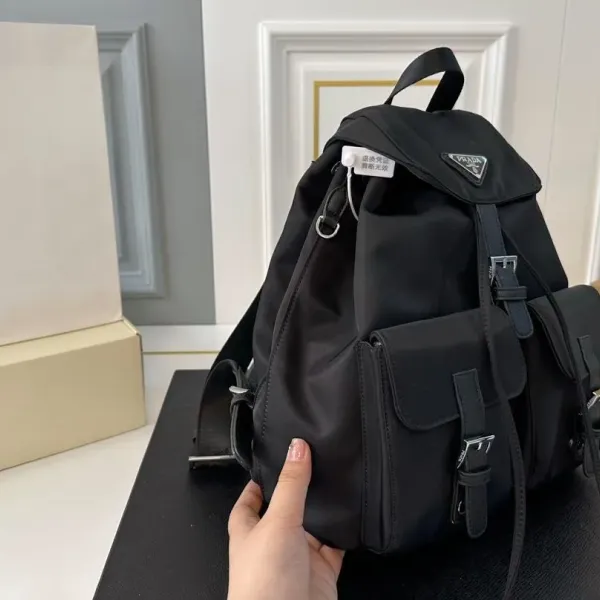 【PRADA 公式 旗艦店】プラダ リュックサック当日出荷 好評に付き再入荷!30*33CM 240719 【PRADA 公式 旗艦店】プラダ リュックサック当日出荷 好評に付き再入荷!30*33CM 240719