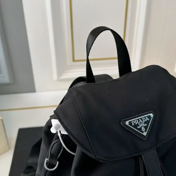 【PRADA 公式 旗艦店】プラダ リュックサック当日出荷 好評に付き再入荷!30*33CM 240719 【PRADA 公式 旗艦店】プラダ リュックサック当日出荷 好評に付き再入荷!30*33CM 240719