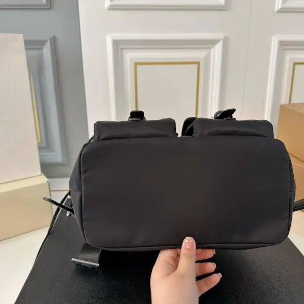 【PRADA 公式 旗艦店】プラダ リュックサック当日出荷 好評に付き再入荷!30*33CM 240719 【PRADA 公式 旗艦店】プラダ リュックサック当日出荷 好評に付き再入荷!30*33CM 240719