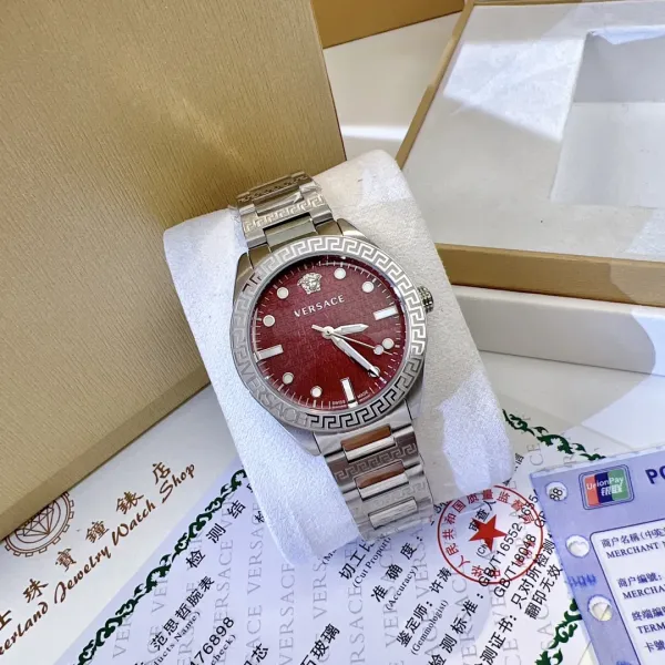 VERSACE  ( ヴェルサーチ)  腕時計 34MM