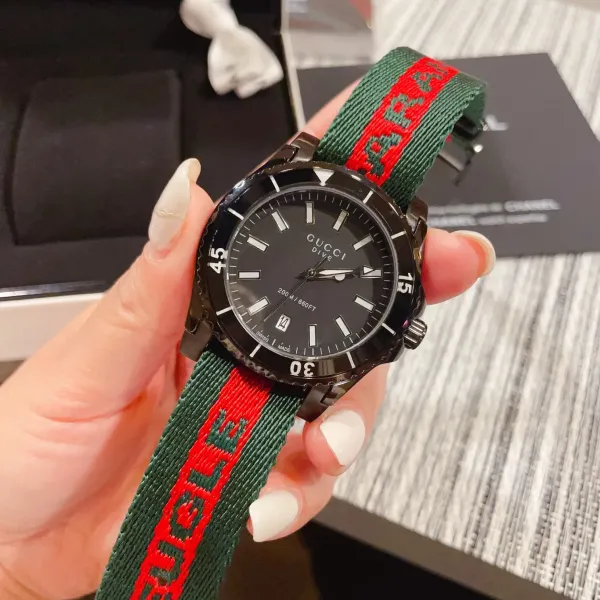 GUCCI(クッチ)  腕時計40MM