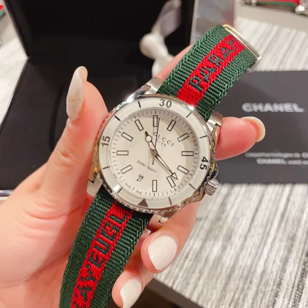 GUCCI(クッチ)  腕時計40MM