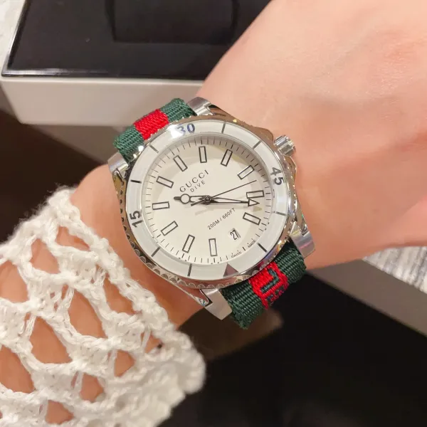 GUCCI(クッチ)  腕時計40MM
