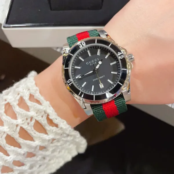 GUCCI(クッチ)  腕時計40MM