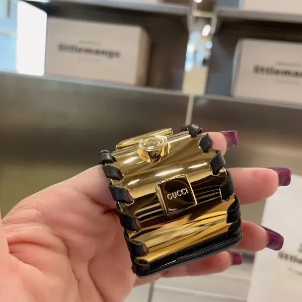 GUCCI( クッチ)  腕時計 33MM