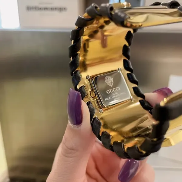 GUCCI( クッチ)  腕時計 33MM