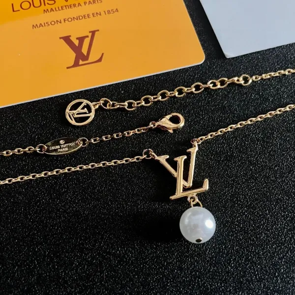 LV【LOUIS VUITTON】ネックレス、新しいネックレス万能シンプルファッションオーナメント 250301 LV【LOUIS VUITTON】ネックレス、新しいネックレス万能シンプルファッションオーナメント 250301