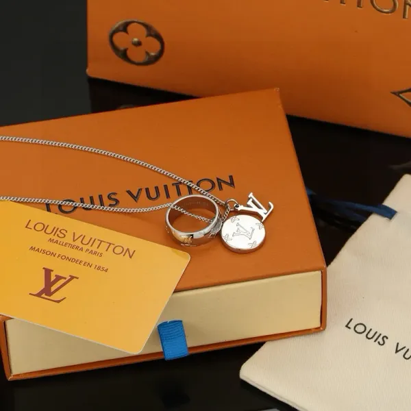 LV【LOUIS VUITTON】ネックレス、新しいネックレス万能シンプルファッションオーナメント  250301