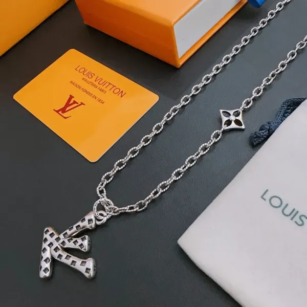 【LOUIS VUITTON】ネックレス、新しいネックレス万能シンプルファッションオーナメント 240813