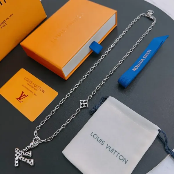 【LOUIS VUITTON】ネックレス、新しいネックレス万能シンプルファッションオーナメント 240813