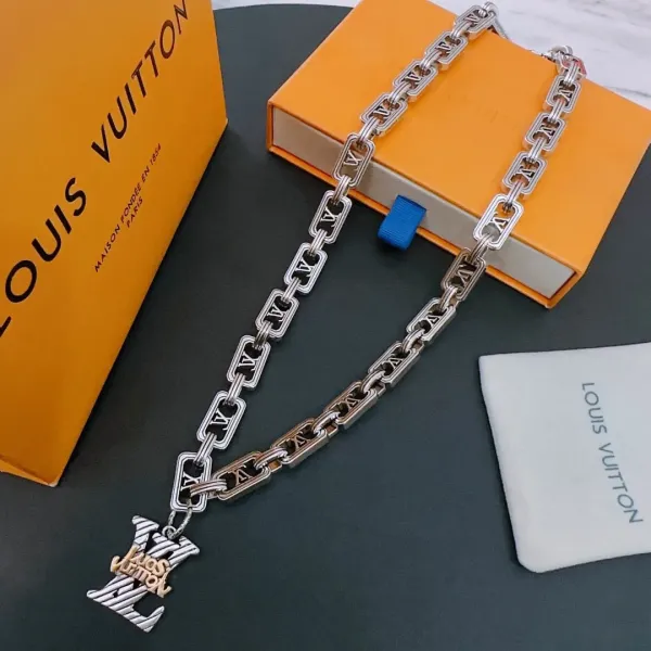 【LOUIS VUITTON】ネックレス、新しいネックレス万能シンプルファッションオーナメント 240813 【LOUIS VUITTON】ネックレス、新しいネックレス万能シンプルファッションオーナメント 240813