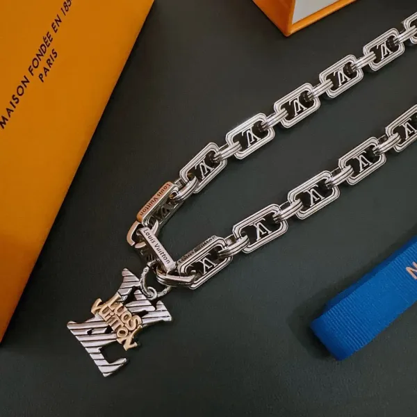 【LOUIS VUITTON】ネックレス、新しいネックレス万能シンプルファッションオーナメント 240813 【LOUIS VUITTON】ネックレス、新しいネックレス万能シンプルファッションオーナメント 240813