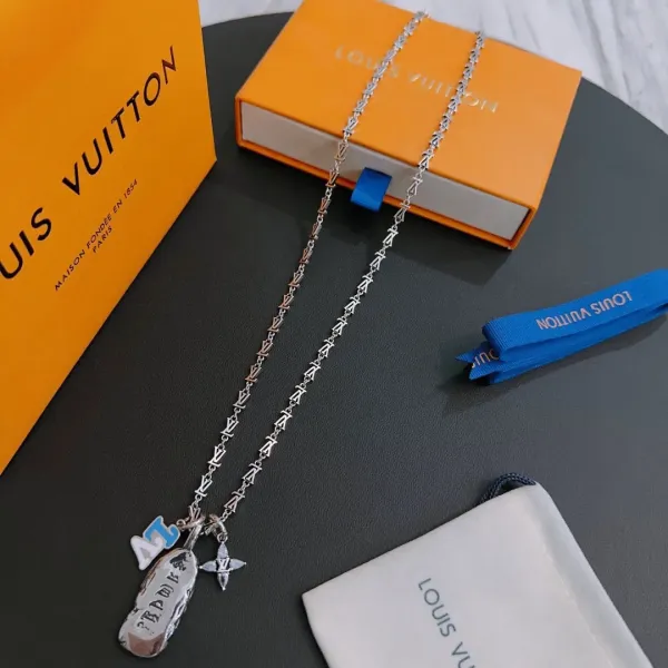 【LOUIS VUITTON】ネックレス、新しいネックレス万能シンプルファッションオーナメント 240728 【LOUIS VUITTON】ネックレス、新しいネックレス万能シンプルファッションオーナメント 240728