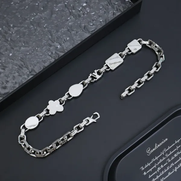 【LOUIS VUITTON】ネックレス、新しいネックレス万能シンプルファッションオーナメント 240728 【LOUIS VUITTON】ネックレス、新しいネックレス万能シンプルファッションオーナメント 240728