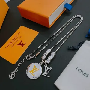 【LOUIS VUITTON】ネックレス、新しいネックレス万能シンプルファッションオーナメント 2472 【LOUIS VUITTON】ネックレス、新しいネックレス万能シンプルファッションオーナメント 2472