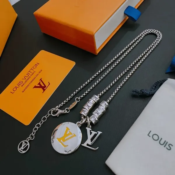 【LOUIS VUITTON】ネックレス、新しいネックレス万能シンプルファッションオーナメント 2472 【LOUIS VUITTON】ネックレス、新しいネックレス万能シンプルファッションオーナメント 2472