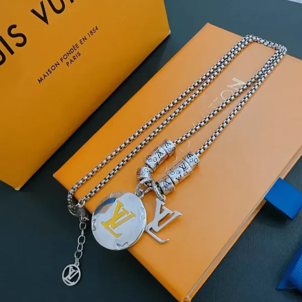 【LOUIS VUITTON】ネックレス、新しいネックレス万能シンプルファッションオーナメント 2472 【LOUIS VUITTON】ネックレス、新しいネックレス万能シンプルファッションオーナメント 2472