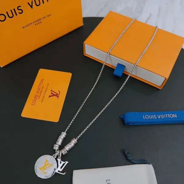 【LOUIS VUITTON】ネックレス、新しいネックレス万能シンプルファッションオーナメント 2472 【LOUIS VUITTON】ネックレス、新しいネックレス万能シンプルファッションオーナメント 2472