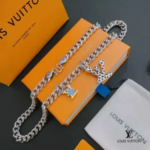 【LOUIS VUITTON】ネックレス、新しいネックレス万能シンプルファッションオーナメント 2472 【LOUIS VUITTON】ネックレス、新しいネックレス万能シンプルファッションオーナメント 2472