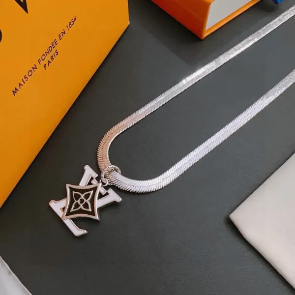 【LOUIS VUITTON】ネックレス、新しいネックレス万能シンプルファッションオーナメント  2472