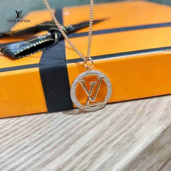【LOUIS VUITTON】ネックレス、新しいネックレス万能シンプルファッションオーナメント 2472 【LOUIS VUITTON】ネックレス、新しいネックレス万能シンプルファッションオーナメント 2472