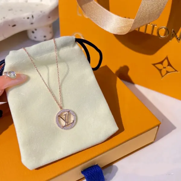 【LOUIS VUITTON】ネックレス、新しいネックレス万能シンプルファッションオーナメント 2472 【LOUIS VUITTON】ネックレス、新しいネックレス万能シンプルファッションオーナメント 2472