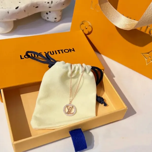 【LOUIS VUITTON】ネックレス、新しいネックレス万能シンプルファッションオーナメント 2472 【LOUIS VUITTON】ネックレス、新しいネックレス万能シンプルファッションオーナメント 2472