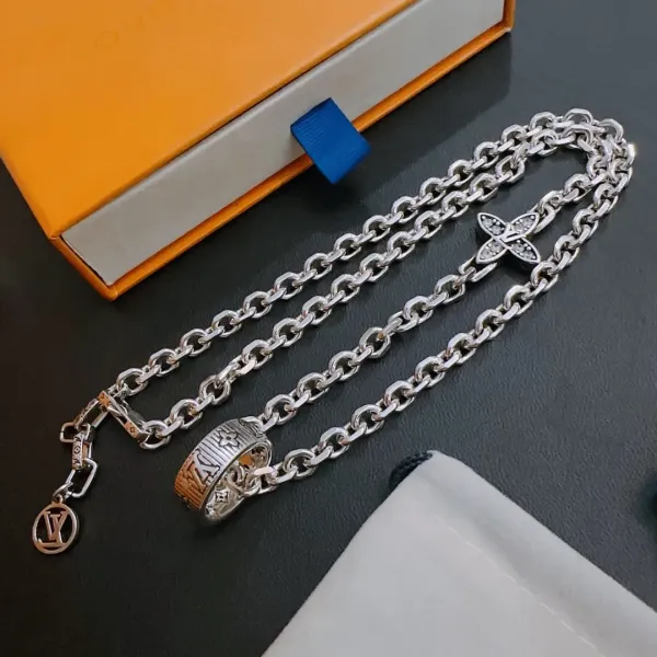 【LOUIS VUITTON】ネックレス、新しいネックレス万能シンプルファッションオーナメント 【LOUIS VUITTON】ネックレス、新しいネックレス万能シンプルファッションオーナメント