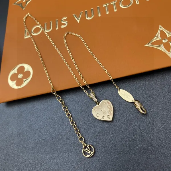 【LOUIS VUITTON】ネックレス、新しいネックレス万能シンプルファッションオーナメント 【LOUIS VUITTON】ネックレス、新しいネックレス万能シンプルファッションオーナメント