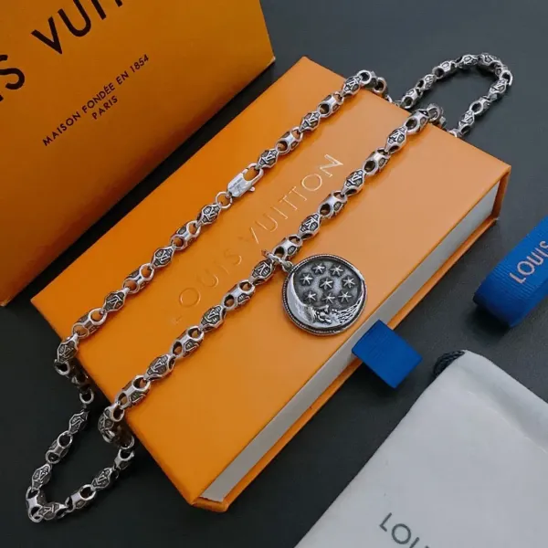 【LOUIS VUITTON】ネックレス、新しいネックレス万能シンプルファッションオーナメント 【LOUIS VUITTON】ネックレス、新しいネックレス万能シンプルファッションオーナメント