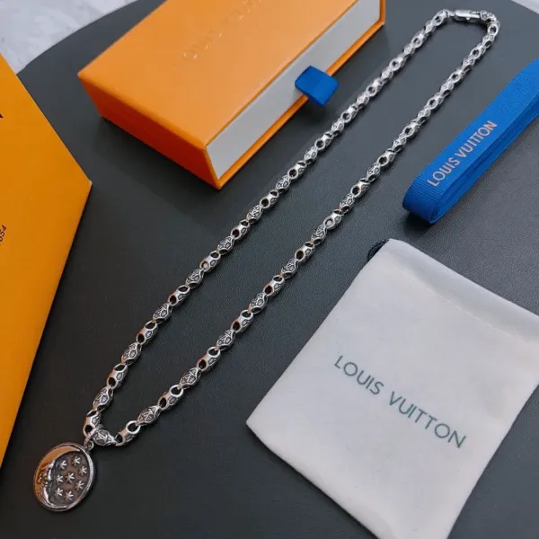 【LOUIS VUITTON】ネックレス、新しいネックレス万能シンプルファッションオーナメント 【LOUIS VUITTON】ネックレス、新しいネックレス万能シンプルファッションオーナメント