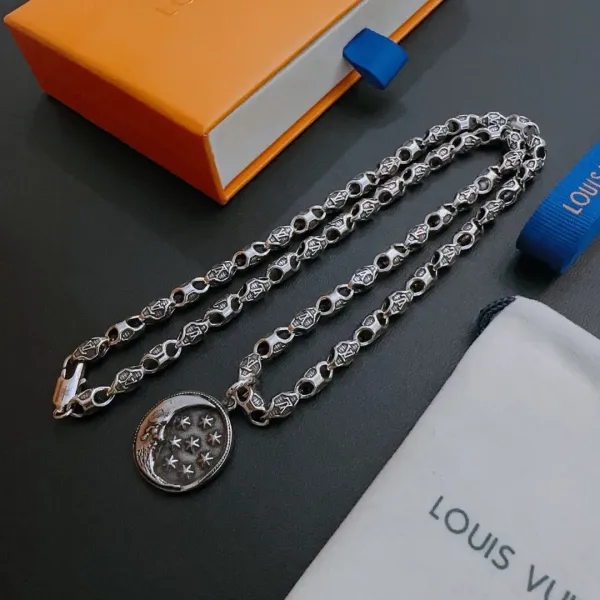 【LOUIS VUITTON】ネックレス、新しいネックレス万能シンプルファッションオーナメント 【LOUIS VUITTON】ネックレス、新しいネックレス万能シンプルファッションオーナメント