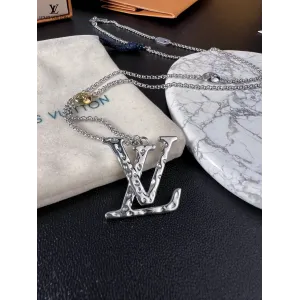 【LOUIS VUITTON】ネックレス、新しいネックレス万能シンプルファッションオーナメント 【LOUIS VUITTON】ネックレス、新しいネックレス万能シンプルファッションオーナメント