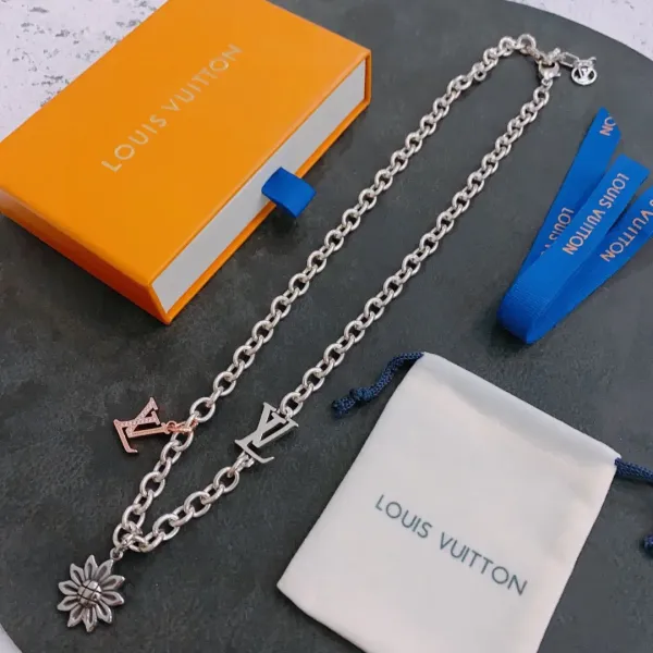 【LOUIS VUITTON 】ネックレス、新しいネックレス万能シンプルファッションオーナメント 【LOUIS VUITTON 】ネックレス、新しいネックレス万能シンプルファッションオーナメント