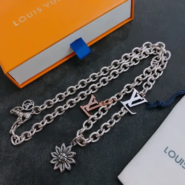 【LOUIS VUITTON 】ネックレス、新しいネックレス万能シンプルファッションオーナメント 【LOUIS VUITTON 】ネックレス、新しいネックレス万能シンプルファッションオーナメント