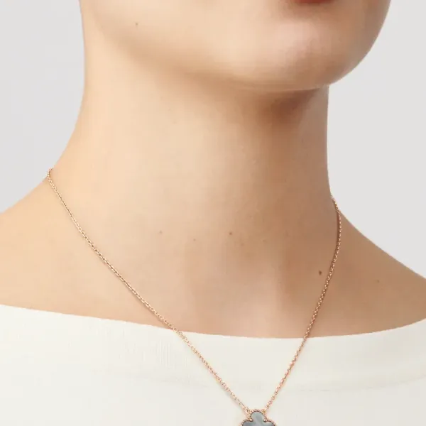 【Vancleef & Arpels】 ヴィンテージ アルハンブラ ペンダント 【Vancleef & Arpels】 ヴィンテージ アルハンブラ ペンダント