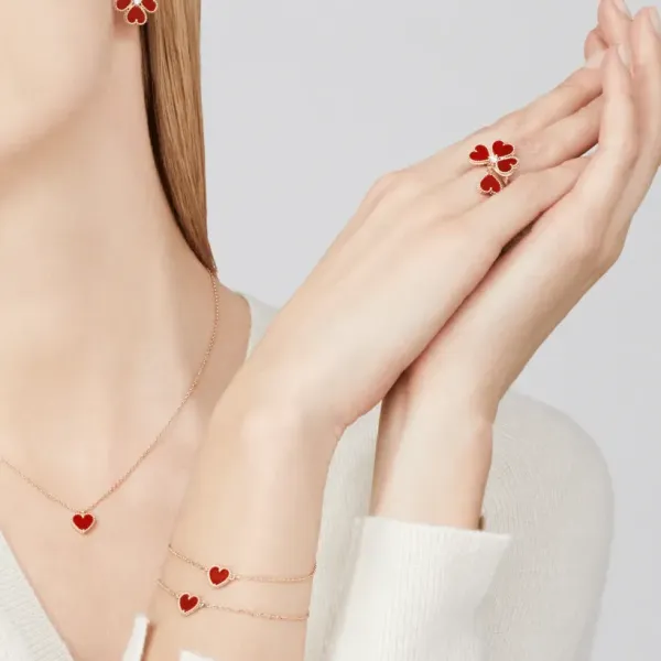 【Vancleef & Arpels】 スウィート アルハンブラ ハート ペンダント 【Vancleef & Arpels】 スウィート アルハンブラ ハート ペンダント