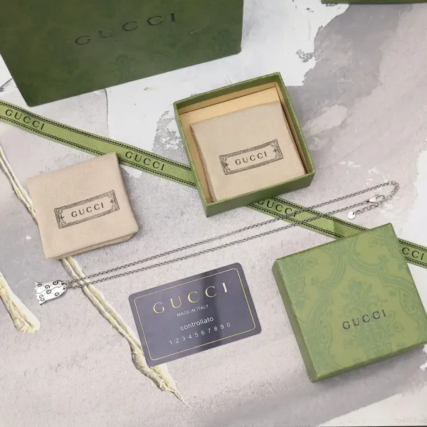 【GUCCI】ネックレス、新しいネックレス万能シンプルファッションオーナメント 【GUCCI】ネックレス、新しいネックレス万能シンプルファッションオーナメント