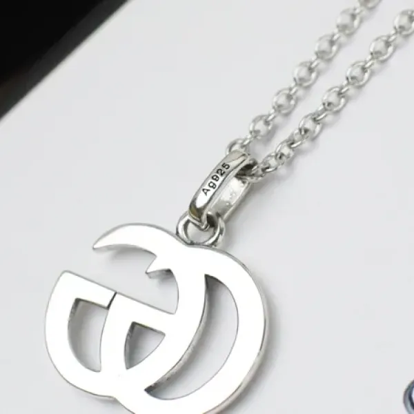 【GUCCI】ネックレス、新しいネックレス万能シンプルファッションオーナメント 【GUCCI】ネックレス、新しいネックレス万能シンプルファッションオーナメント