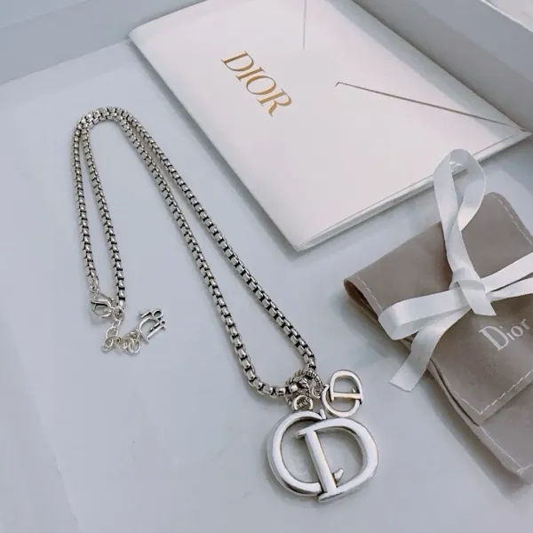 【DIOR】ネックレス、新しいネックレス万能シンプルファッションオーナメント240812